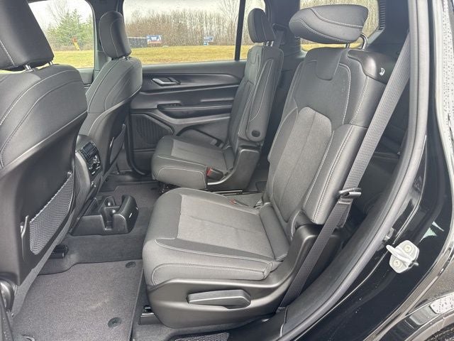 2026 Jeep Grand Cherokee GRAND CHEROKEE L LAREDO X 4X4