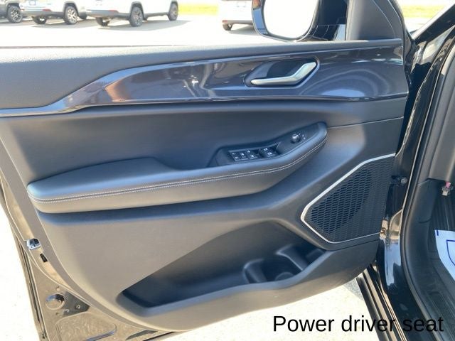 2022 Jeep Grand Cherokee L Altitude 4x4