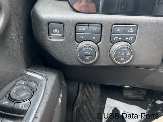 2022 Chevrolet Silverado 1500 4WD Crew Cab Short Bed LTZ