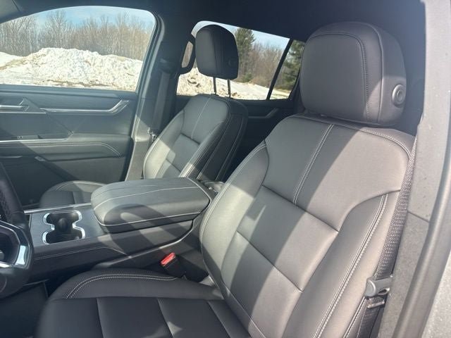 2025 GMC Acadia Elevation AWD