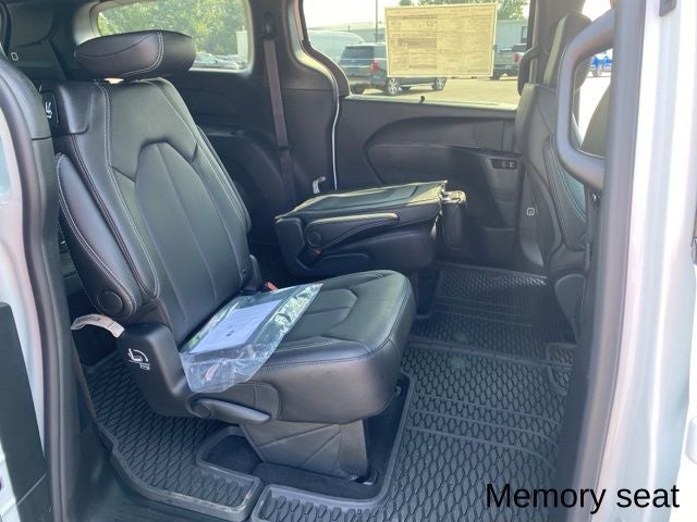 2025 Chrysler Pacifica PACIFICA SELECT