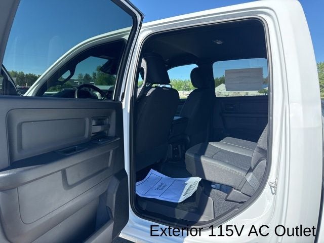 2026 RAM Ram 2500 RAM 2500 BLACK EXPRESS CREW CAB 4X4 6'4' BOX