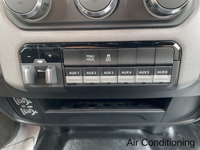 2024 RAM Ram 3500 Chassis Cab RAM 3500 TRADESMAN CREW CAB CHASSIS 4X4 60' CA