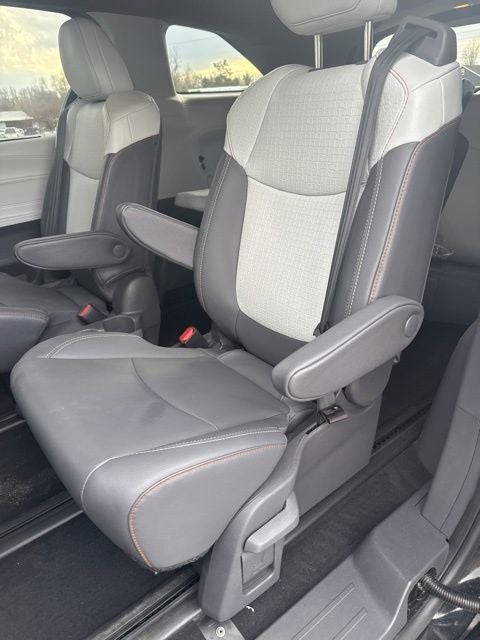 2021 Toyota Sienna LE