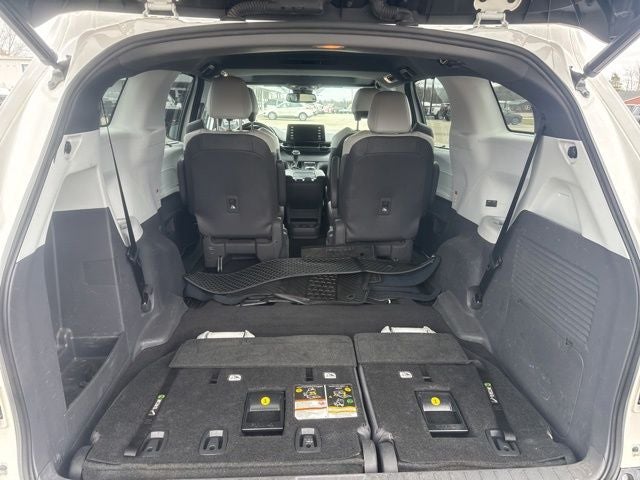 2021 Toyota Sienna LE